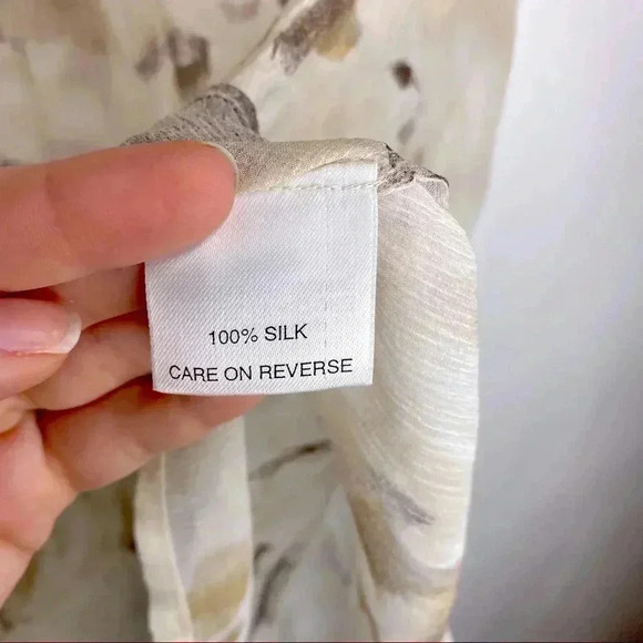 St. John Silk Watercolor Top Size Small​​ - Picture 6 of 12